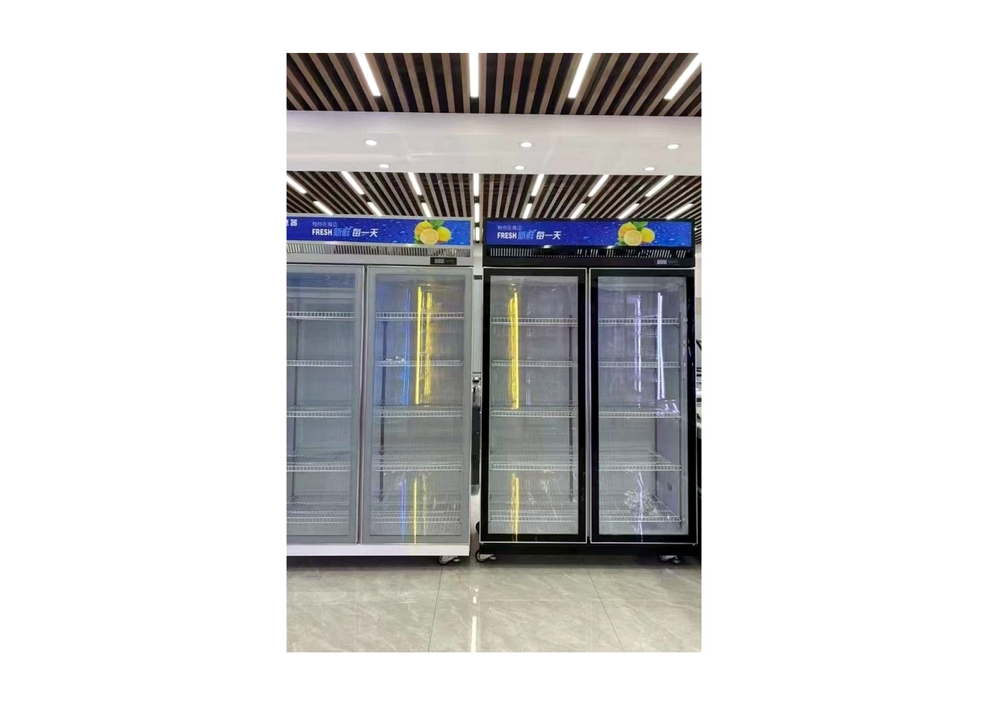Direct cooling display cabinet